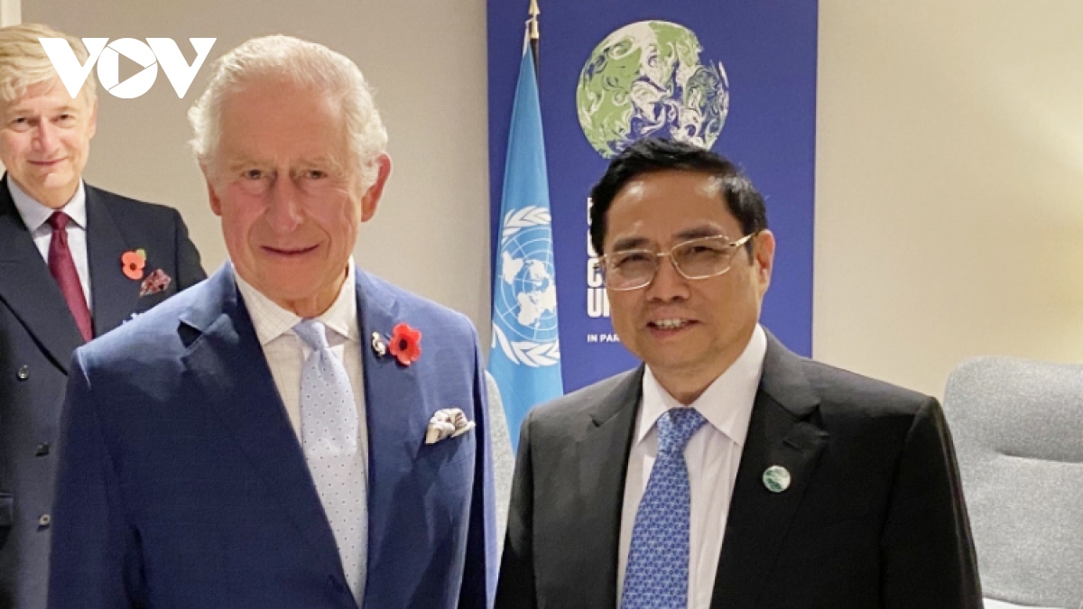 PM Chinh meets Crown Prince Charles, world leaders in UK